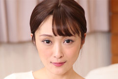 Beautiful MILF's smile : Immediate blowjob at the entrance! Reika Kudo