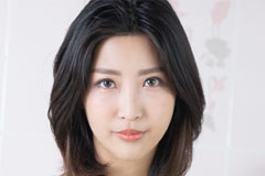 Hot wife seduced a friend of her son who has a feeling for her Emiri Momota